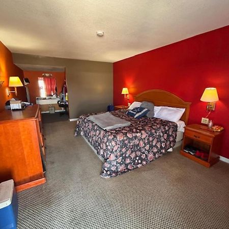 Sky Palace Inn By Oyo Anthony Ks Esterno foto